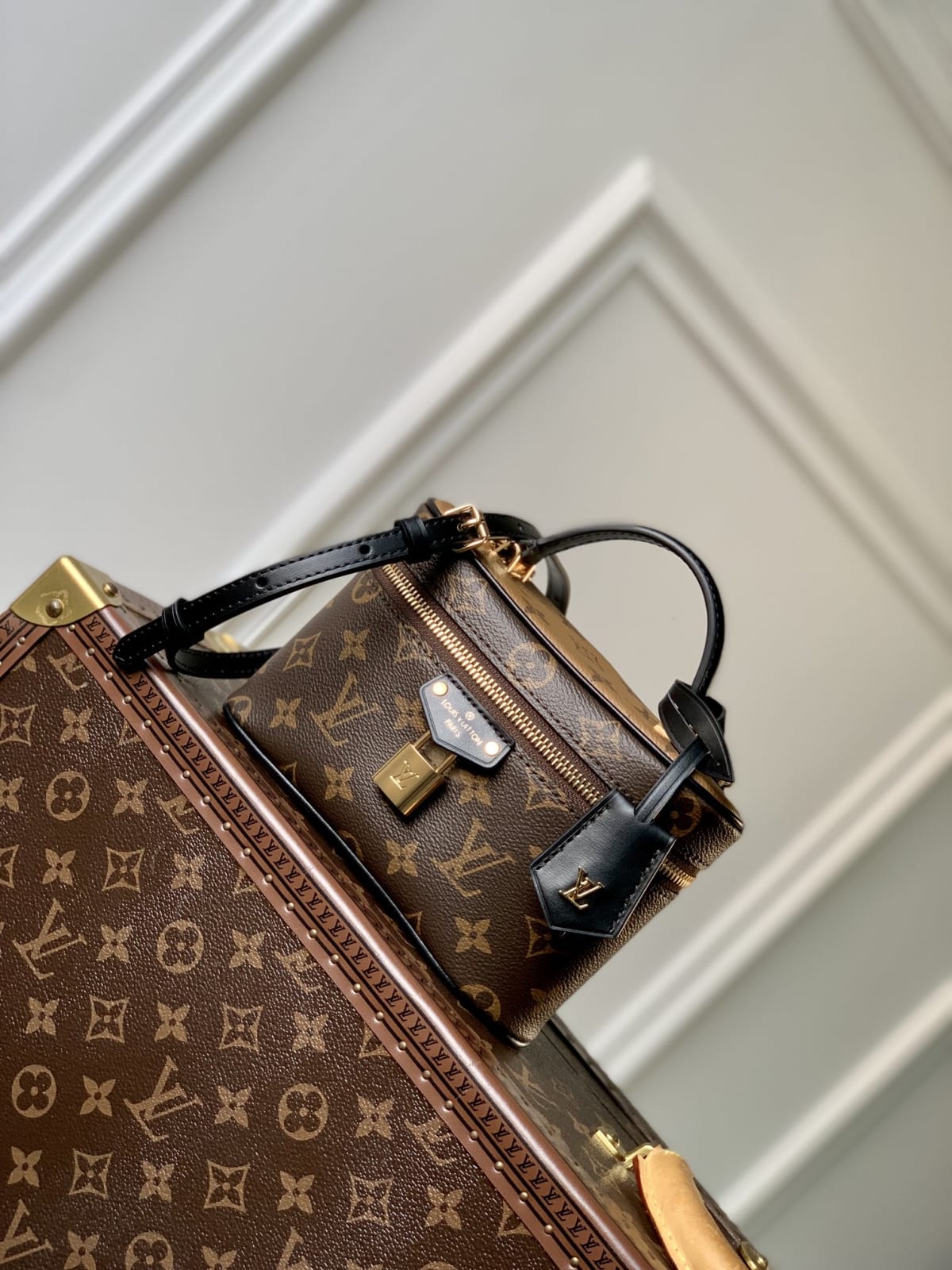 Vanity Chain Pouch Bag