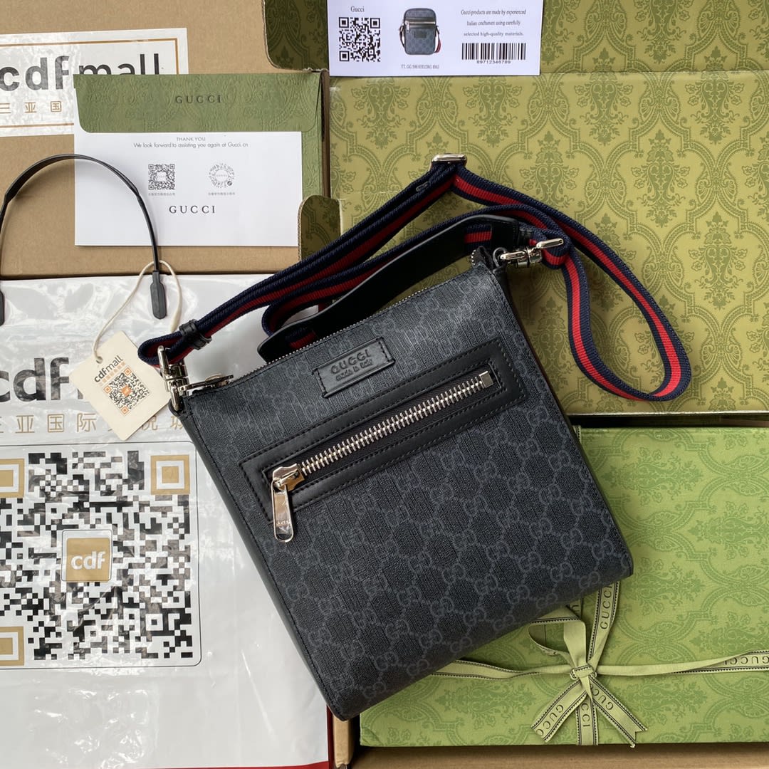 GG Supreme Canvas Messenger Bag