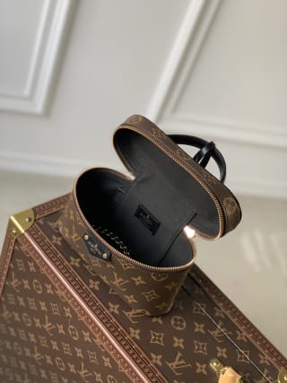 Vanity Chain Pouch Bag 5