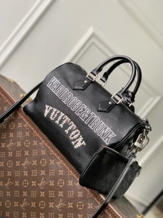 Speedy P9 Bandoulière 30 Top Handle Bag Cat Studs 2