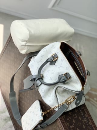 Speedy P9 Bandoulière 30 White Monogram Top Handle Bag 5