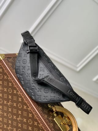 Discovery Monogram Shadow Coated Waist Bag 3