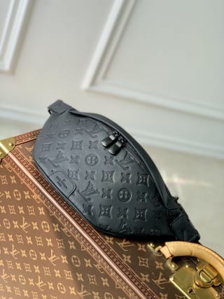Discovery Monogram Shadow Coated Waist Bag 2