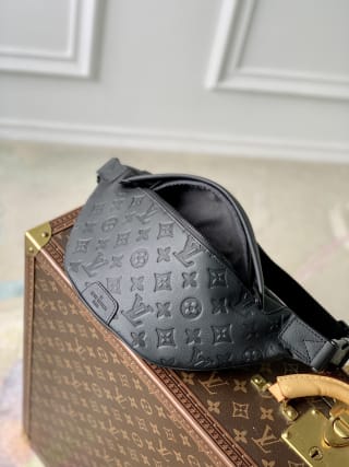Discovery Monogram Shadow Coated Waist Bag 5