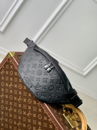 Discovery Monogram Shadow Coated Waist Bag 1