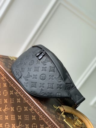 Discovery Monogram Shadow Coated Waist Bag 4