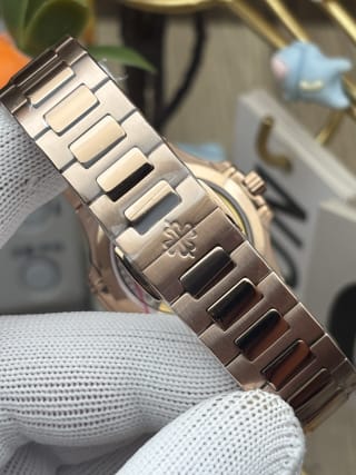 Nautilus Ladies' Self-Winding Rose Gold Diamond White Dial 7