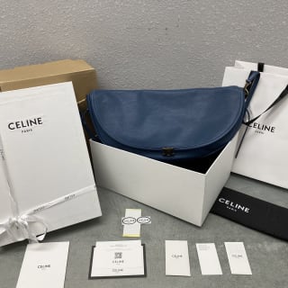 Half Moon Soft Triomphe Shoulder Bag 17