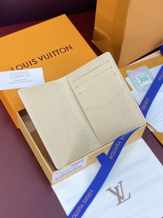 Pocket Wallet Beach Monogram 5