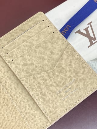 Pocket Wallet Beach Monogram 9