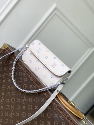 Ivy Monogram Empreinte Gradient Coated Wallet on Chain Bag 1