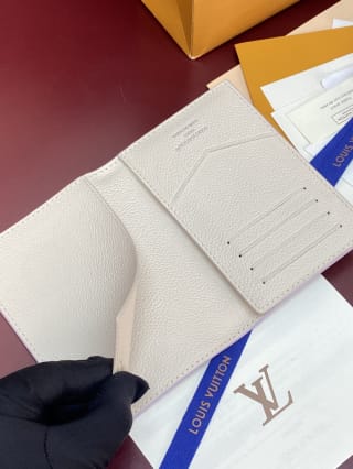 Passport Cover Monogram Empreinte Gradient  9