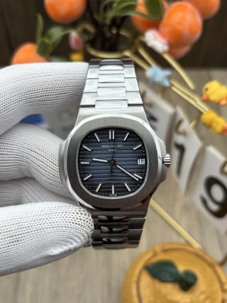 Nautilus 5711 Blue-Black Dial 1
