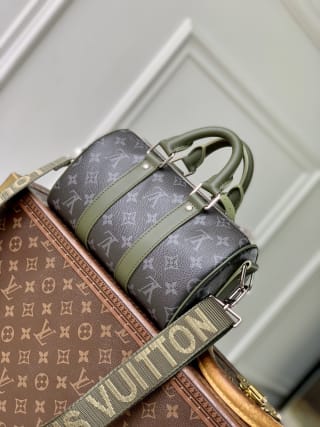Keepall Bandoulière 35 Monogram Eclipse Canvas Briefcasee 2