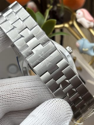 Overseas Self-Winding 41mm Silver Dial Stainless Steel Watch 8