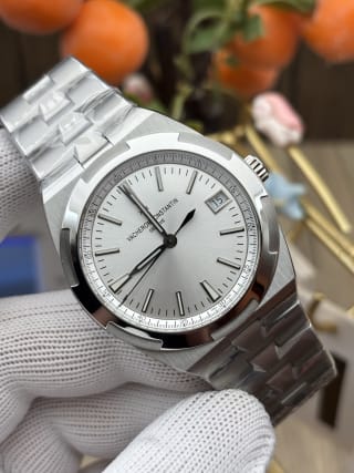 Overseas Self-Winding 41mm Silver Dial Stainless Steel Watch 2