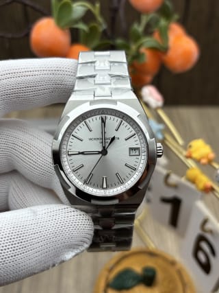 Overseas Self-Winding 41mm Silver Dial Stainless Steel Watch 1