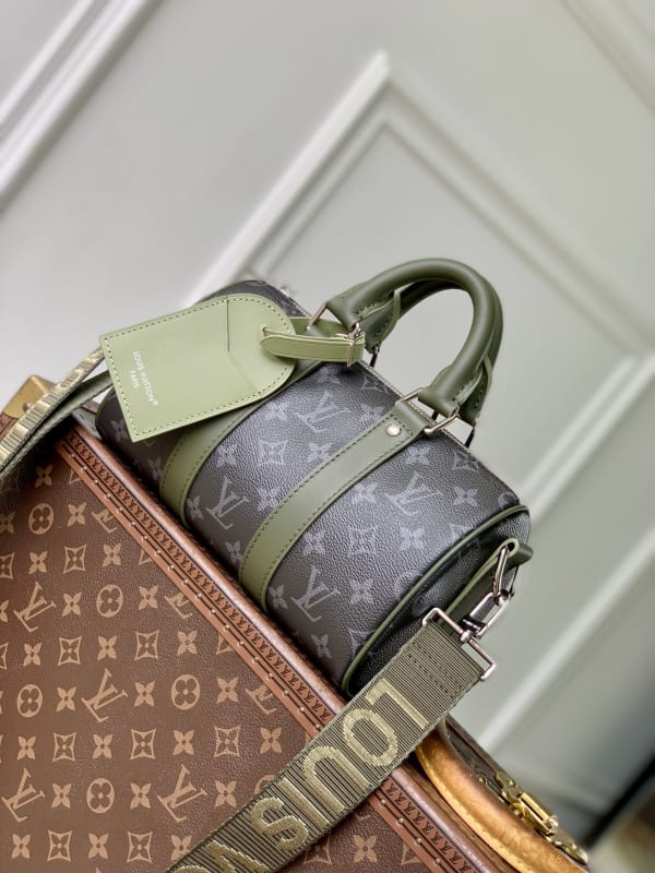Louis Vuitton Keepall Bandoulière 25 Monogram Eclipse Canvas Bag