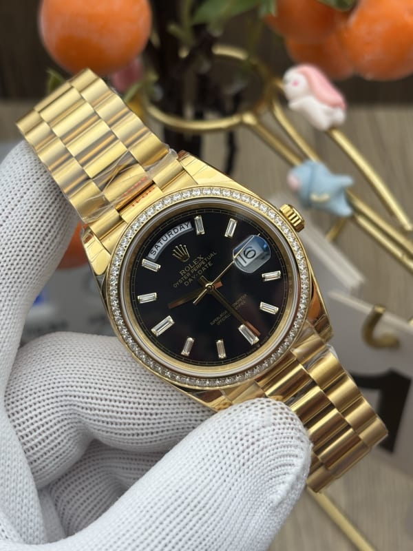 Rolex Day-Date 40 18 ct Yellow Gold Diamond-Set Black Dial