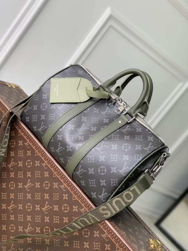 Louis Vuitton Keepall Bandoulière 25 Monogram Eclipse Canvas Bag