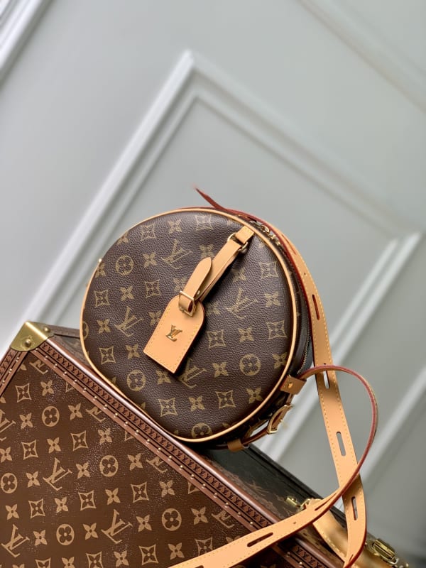 Louis Vuitton Boîte Chapeau Souple MM Monogram Coated Canvas Crossbody Bag