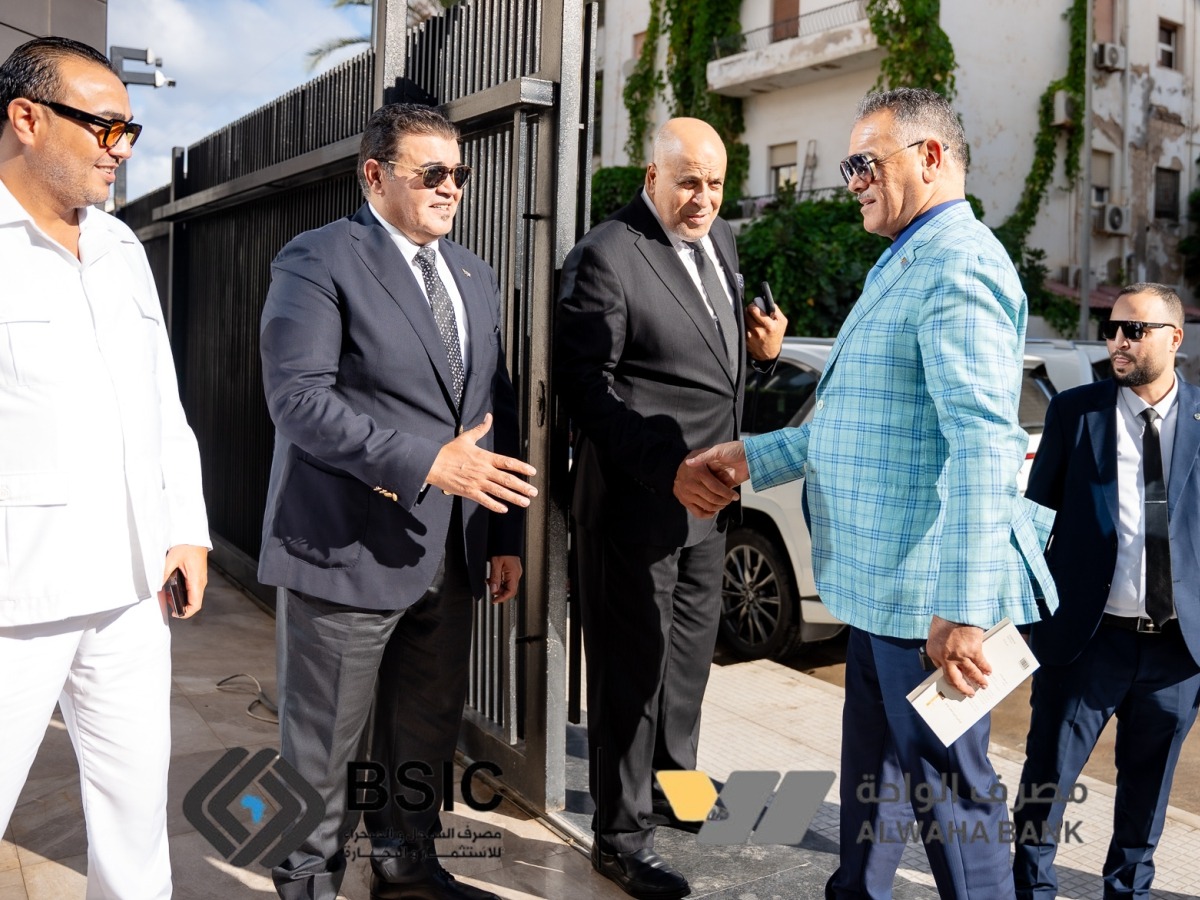مصرف الواحة يستضيف الاجتماع السنوي لمجموعة الساحل والصحراء ويستعرض نتائج التعافي المالي وتقدّمه في الامتثال والتحول الرقمي