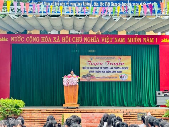 TUYÊN TRUYỀN: “TUỔI TRẺ NÓI KHÔNG VỚI THUỐC LÁ VÀ THUỐC LÁ ĐIỆN TỬ – VÌ MÔI TRƯỜNG HỌC ĐƯỜNG LÀNH MẠNH”