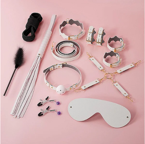 KIT SADO ERÓTICO COM 11 PEÇAS - BRANCO COM PRETO
