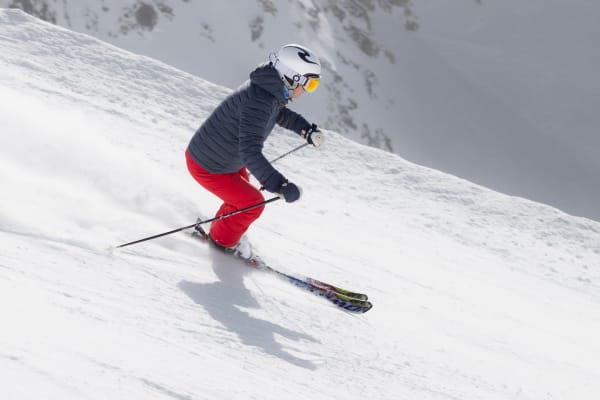 Illustrative photo: Volker Meyer / Pexels A skier in red pants navigates a snowy mountain slope on a bright winter day.