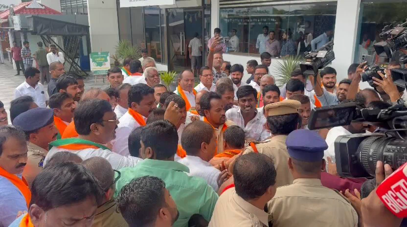 BJP Telangana Chief Arrested Amidst Jurala Project Protest