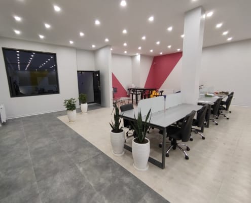 میز اشتراکی در فضای کار اشتراکی رابینکس