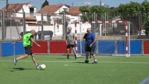 Creen un equip de futbol de majors de 60 anys per fomentar la salut física