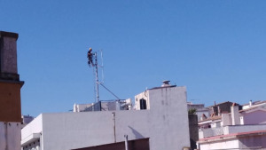 Instal·len un repetidor de telefonia mòbil al Carrer Riera, no té llicència