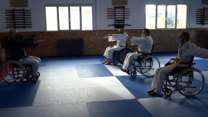Somriures en el primer entrenament dels alumnes de jujitsu adaptat