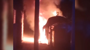 Cremen quatre contenidors al carrer Tarragona