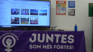 Taller de pancartes feministes a l'Esbotzada