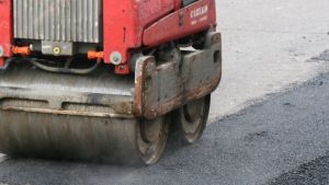 Obres de pavimentació a l'avinguda Riells