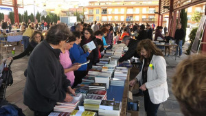 L'Escala viu un Sant Jordi esplèndid però passat per aigua 