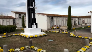 Els cementiris municipals s'omplen de visitants per a Tots Sants