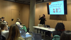 Ple absolut en la xerrada sobre l'acompanyament de la sexualitat dels infants