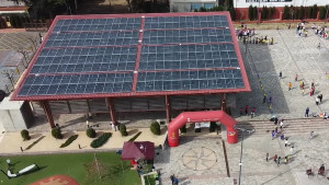 Les instal·lacions fotovoltaiques de l'escola Empúries i plaça Catalunya, pendents d'Endesa