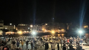 La gran cobla escalenca reuneix 42 músics a la nit dels compositors