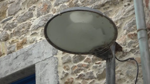 L´Escala inicia la fase final de la renovació dels punts de llum del nucli antic