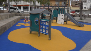 Reobre el parc infantil de la Plaça de les Escoles