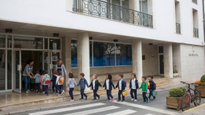 L'alumnat de I4 de l'escola Empúries visita l'Ajuntament de l'Escala