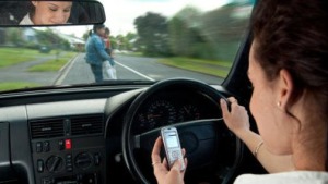 L'excés de velocitat i l'ús del mòbil són les causes principals d'accident