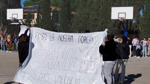 L'alumnat de l'institut s'adhereix a la vaga per la gestió de la dana al País Valencià