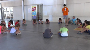 Més de 400 nens i joves inicien els casals i campus de l'Escala