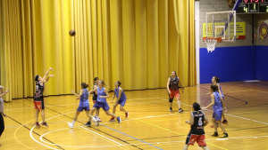 El sènior femení del CB l'Escala debuta amb victòria