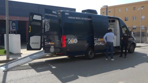 Primer dia de l'Oficina Mòbil de la Policia Nacional a l'Escala